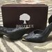 Pantofi stiletto negri.