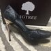 Pantofi stiletto negri.