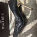 Pantofi stiletto negri.